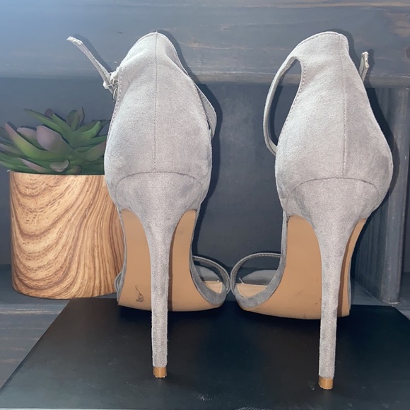 •Ankle Strap Heels - Picture 4 of 7